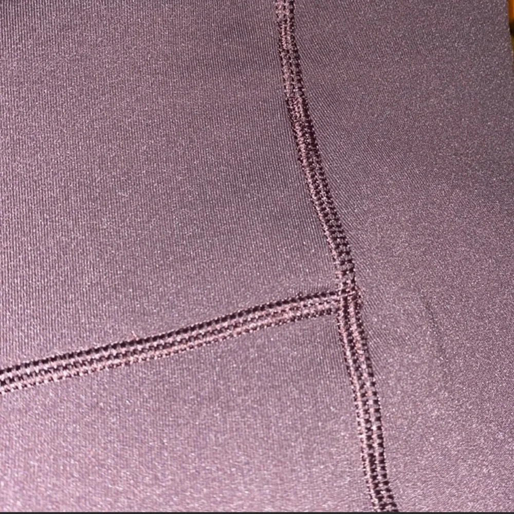 LULULEMON boysenberry crop tights